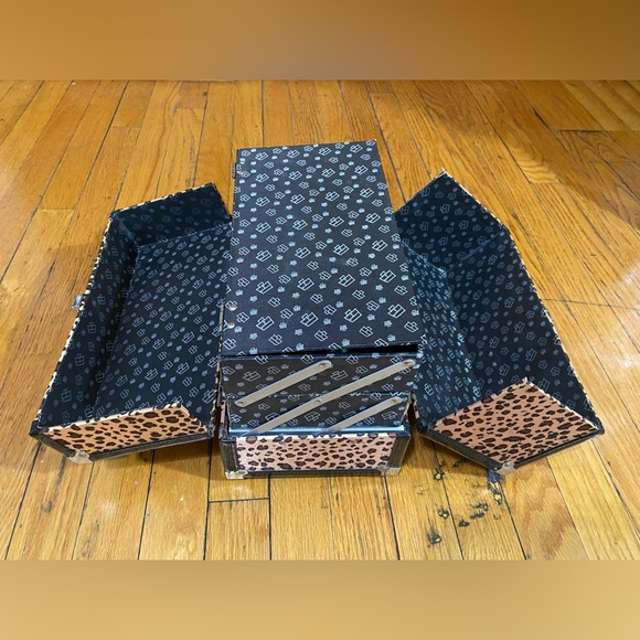 Cheetah-print Caboodles case with mirror - Picture 4 of 17